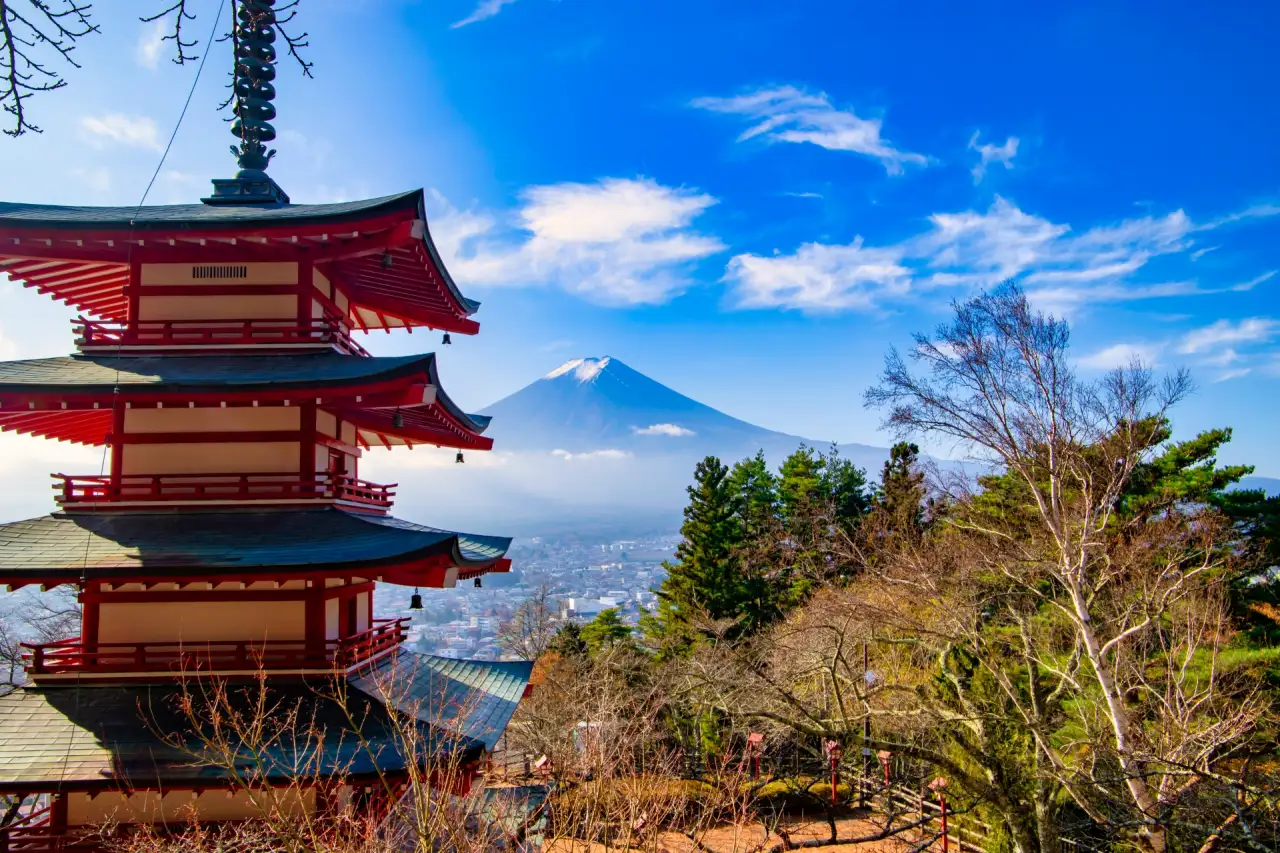 忠霊塔と富士山