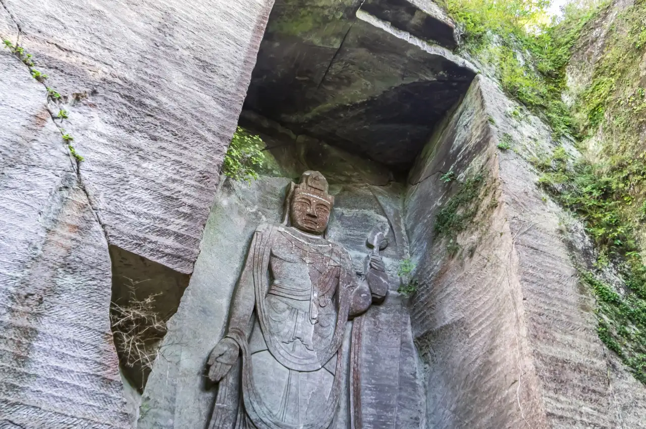 鋸山日本寺の百尺観音